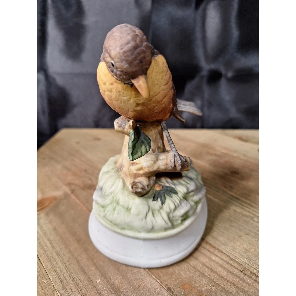 Vintage 1970s Working Gorham Porcelain Robin Music Box Figurine Hand Painted